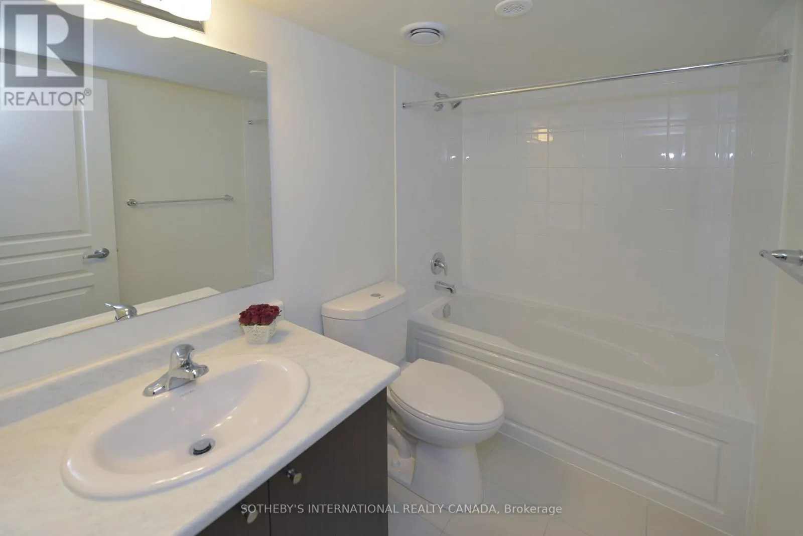 10-4 - 90 EASTWOOD PARK GARDENS