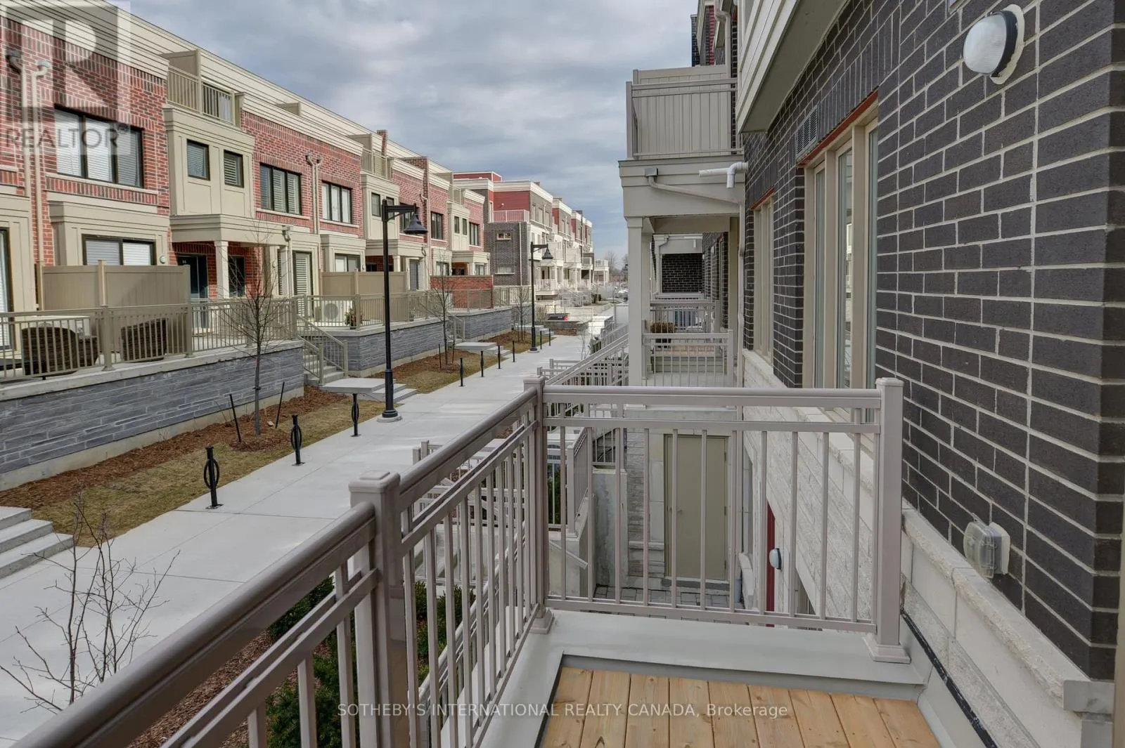 10-4 - 90 EASTWOOD PARK GARDENS