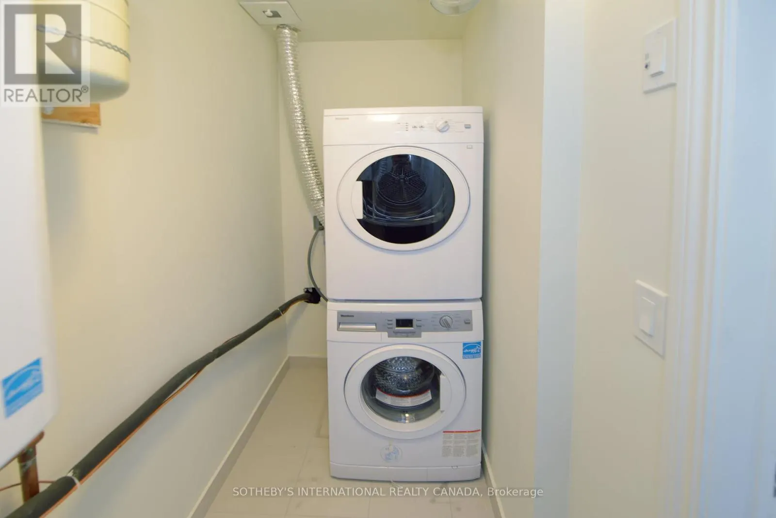 10-4 - 90 EASTWOOD PARK GARDENS