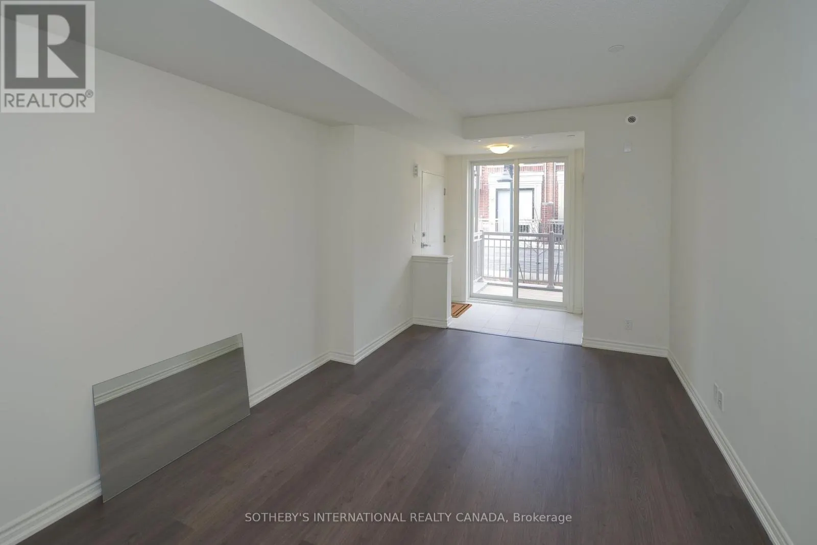 10-4 - 90 EASTWOOD PARK GARDENS