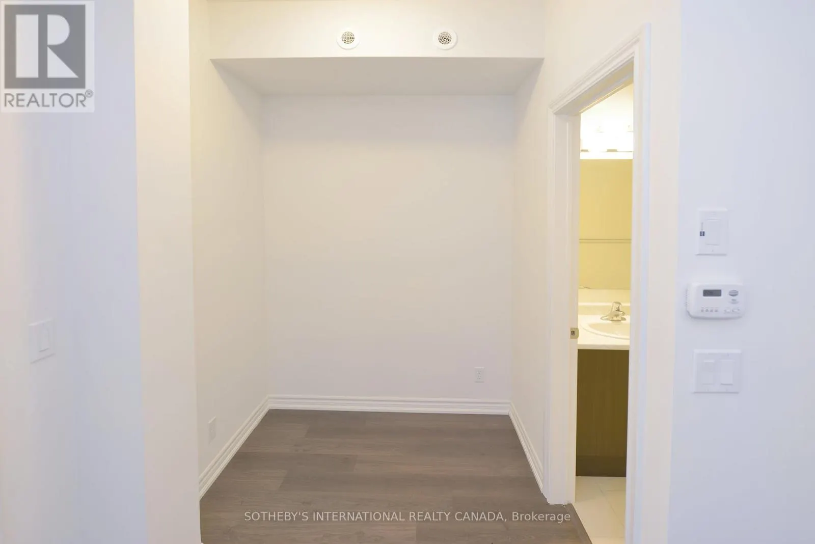 10-4 - 90 EASTWOOD PARK GARDENS