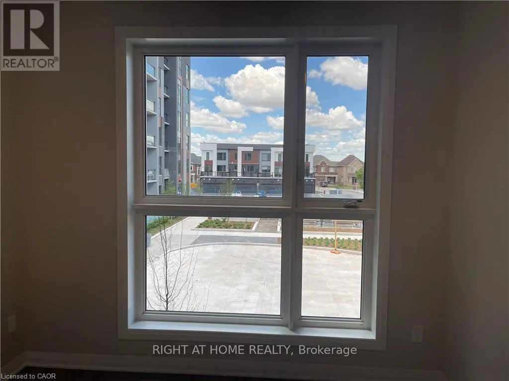 202 - 95 DUNDAS STREET W