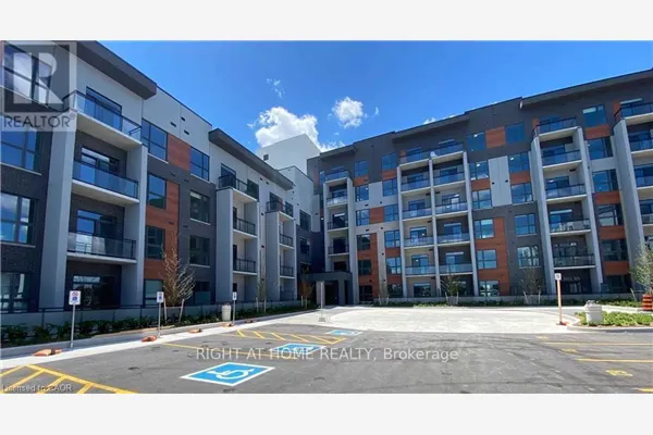 202 - 95 DUNDAS STREET W