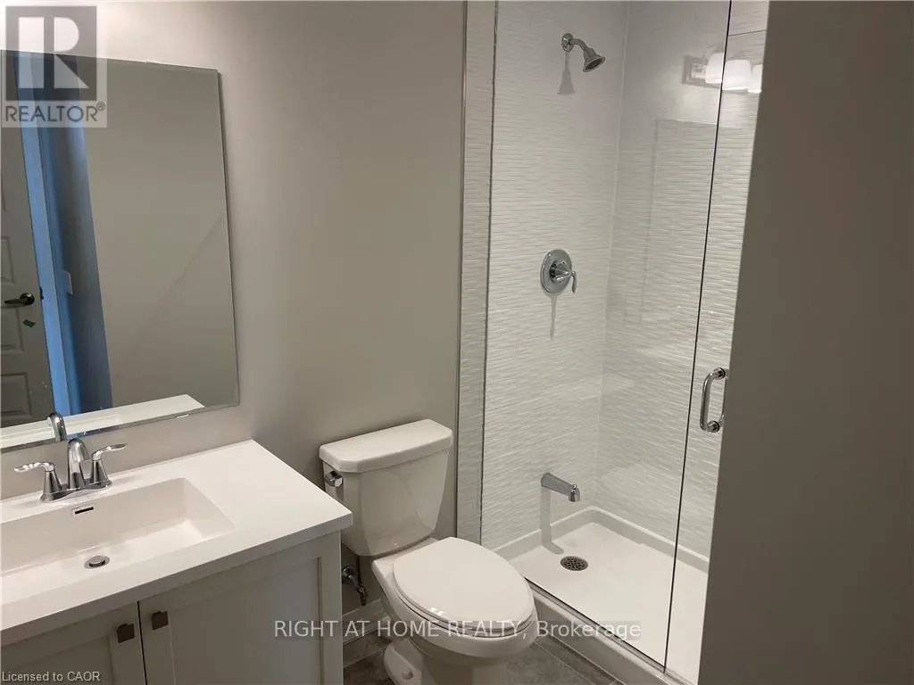 202 - 95 DUNDAS STREET W