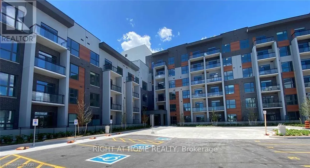 202 - 95 DUNDAS STREET W