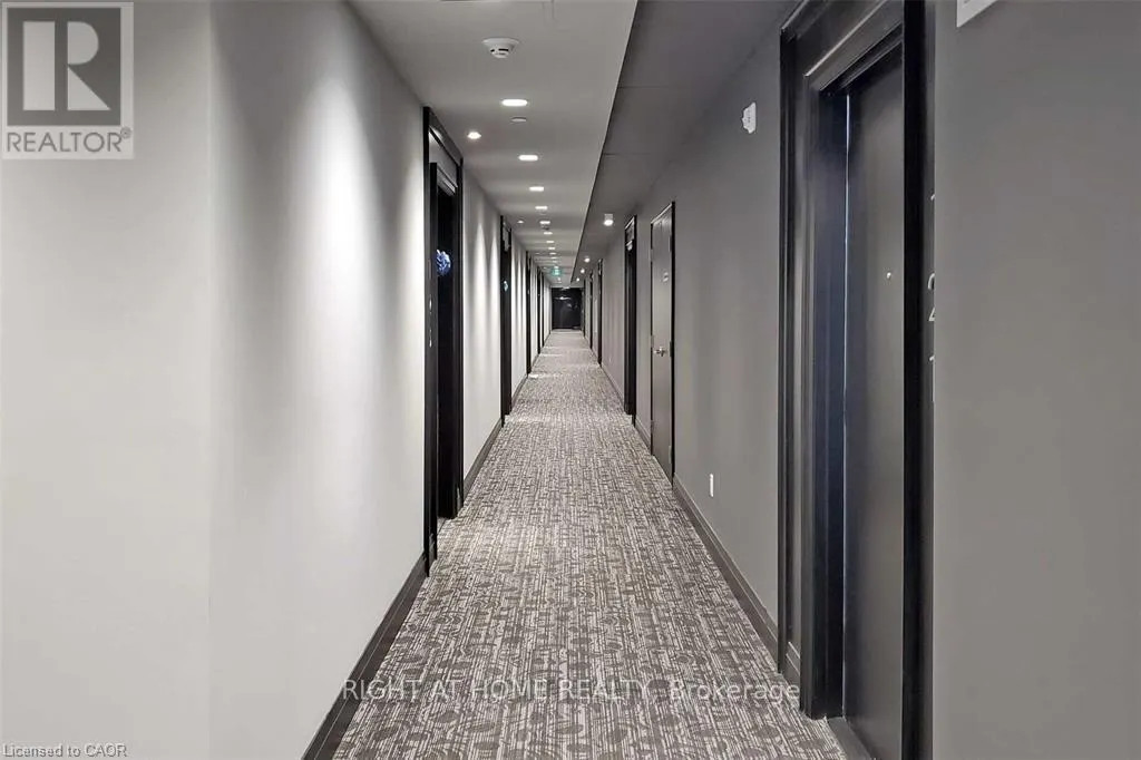 202 - 95 DUNDAS STREET W