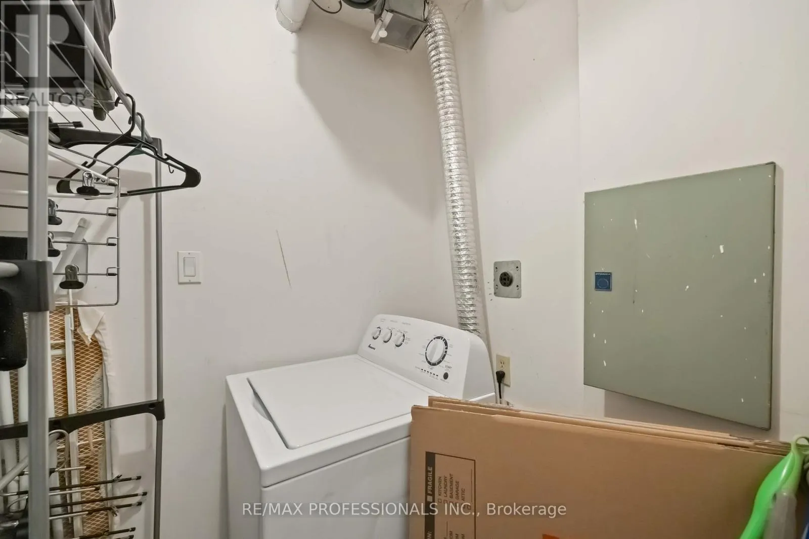 1206 - 3077 WESTON ROAD