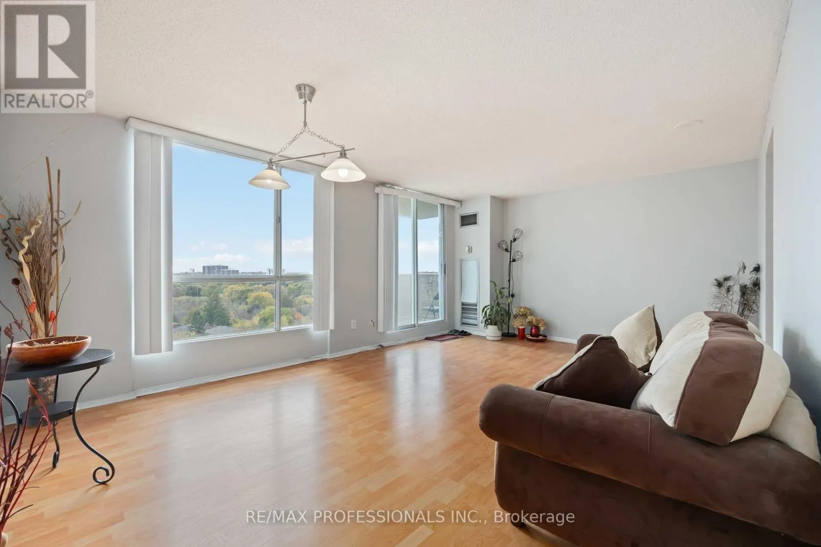 1206 - 3077 WESTON ROAD