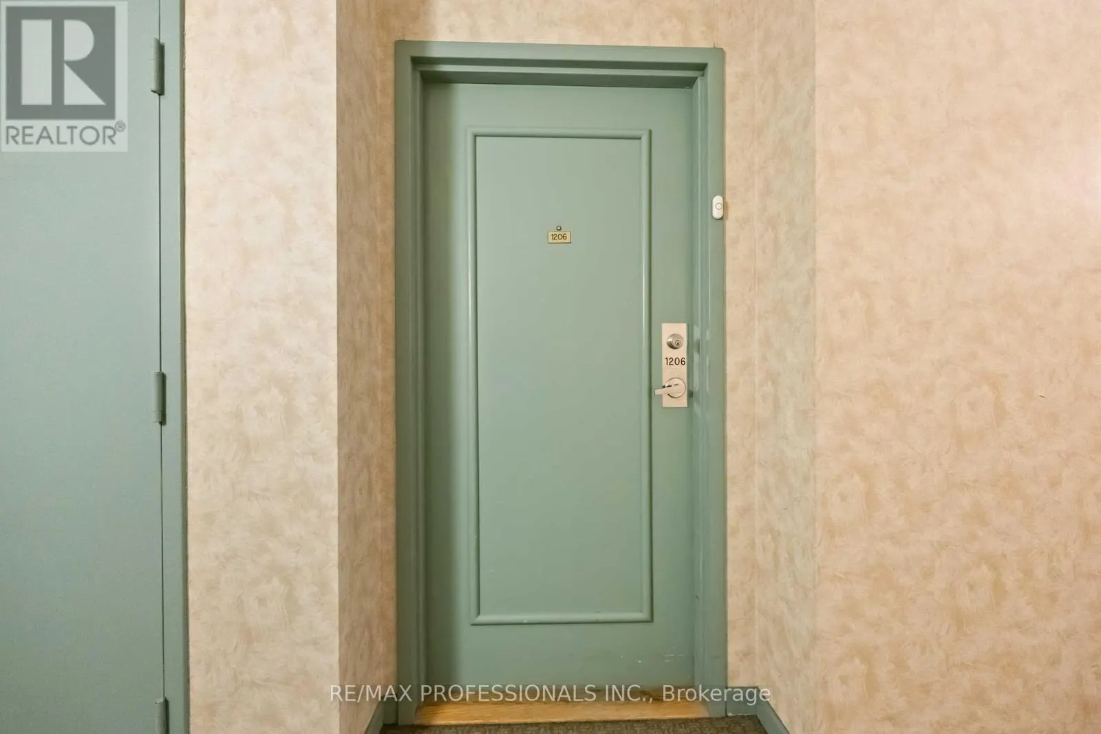 1206 - 3077 WESTON ROAD