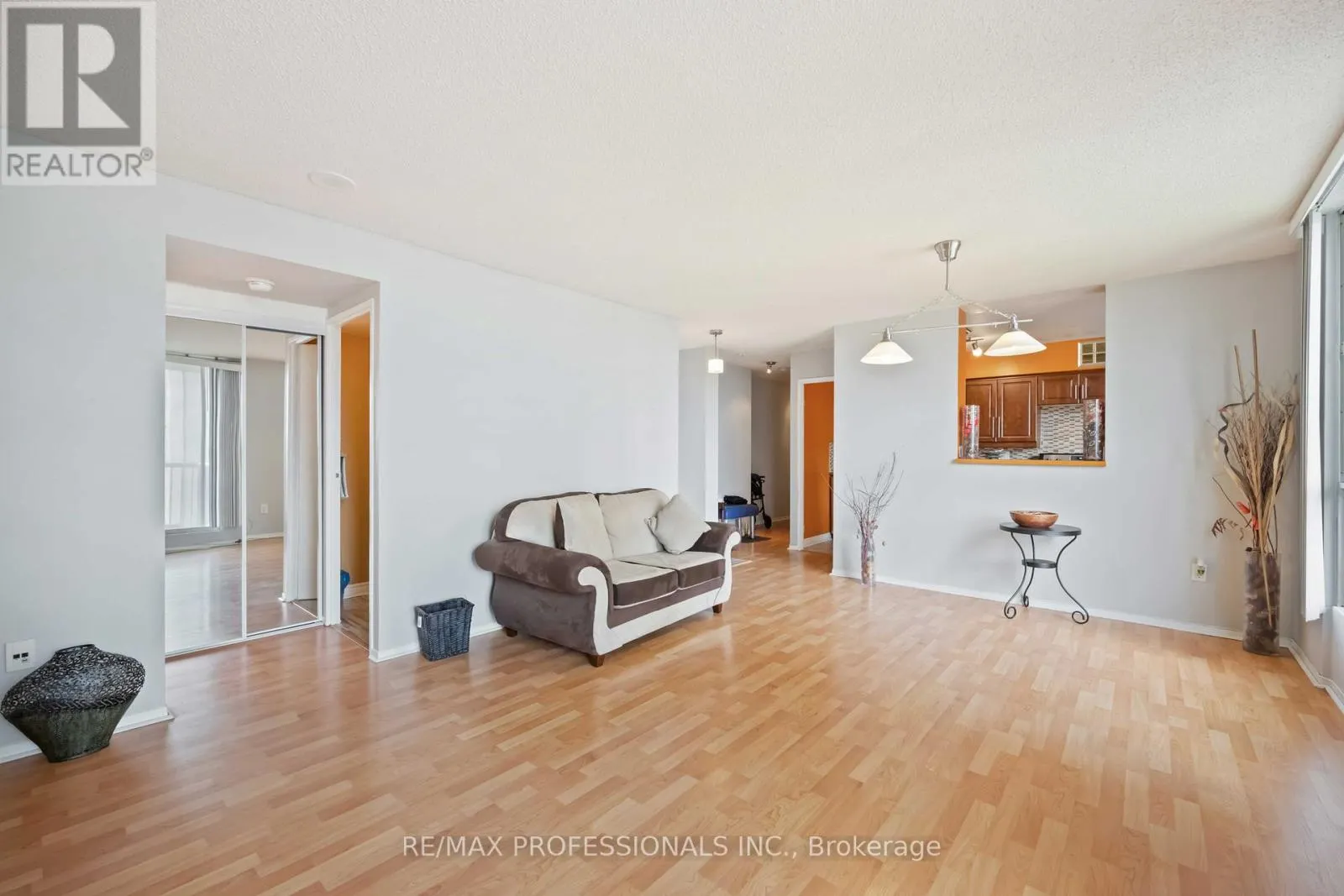 1206 - 3077 WESTON ROAD