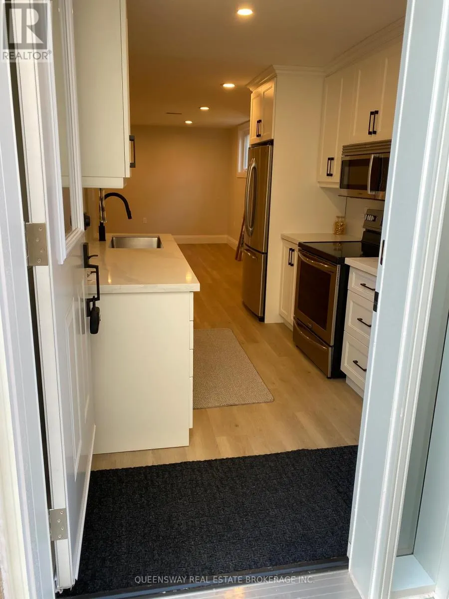 38 EASTVIEW CRESCENT