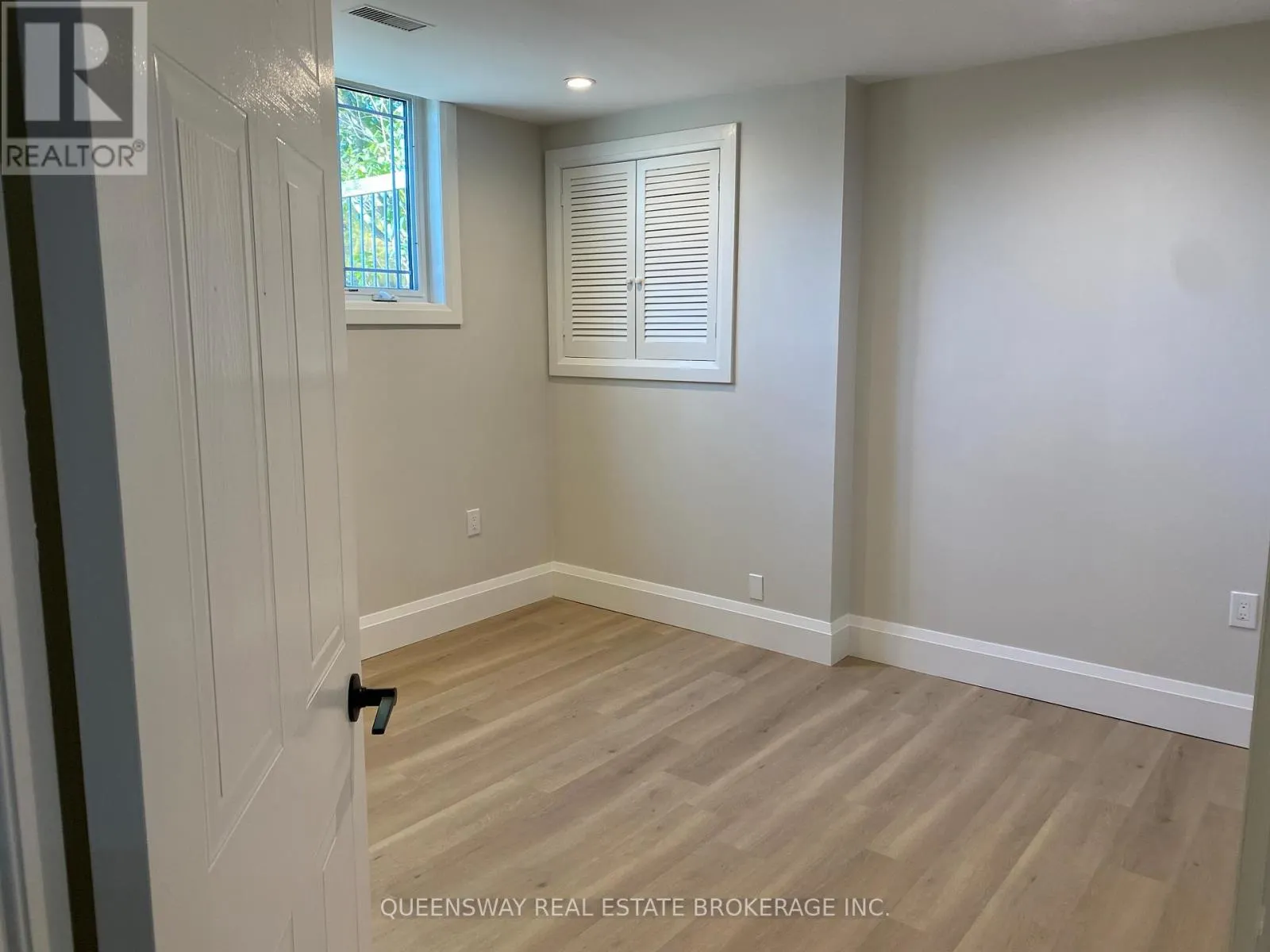 38 EASTVIEW CRESCENT