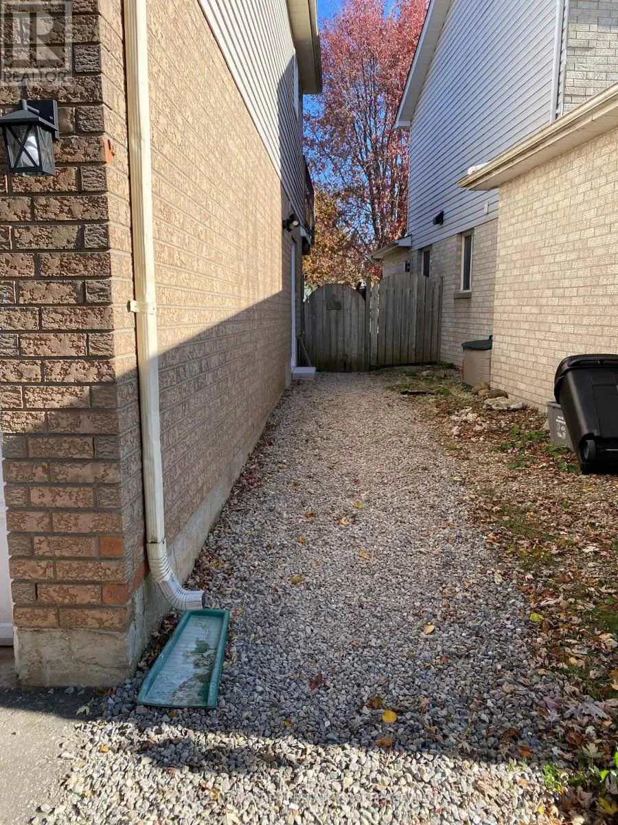 38 EASTVIEW CRESCENT