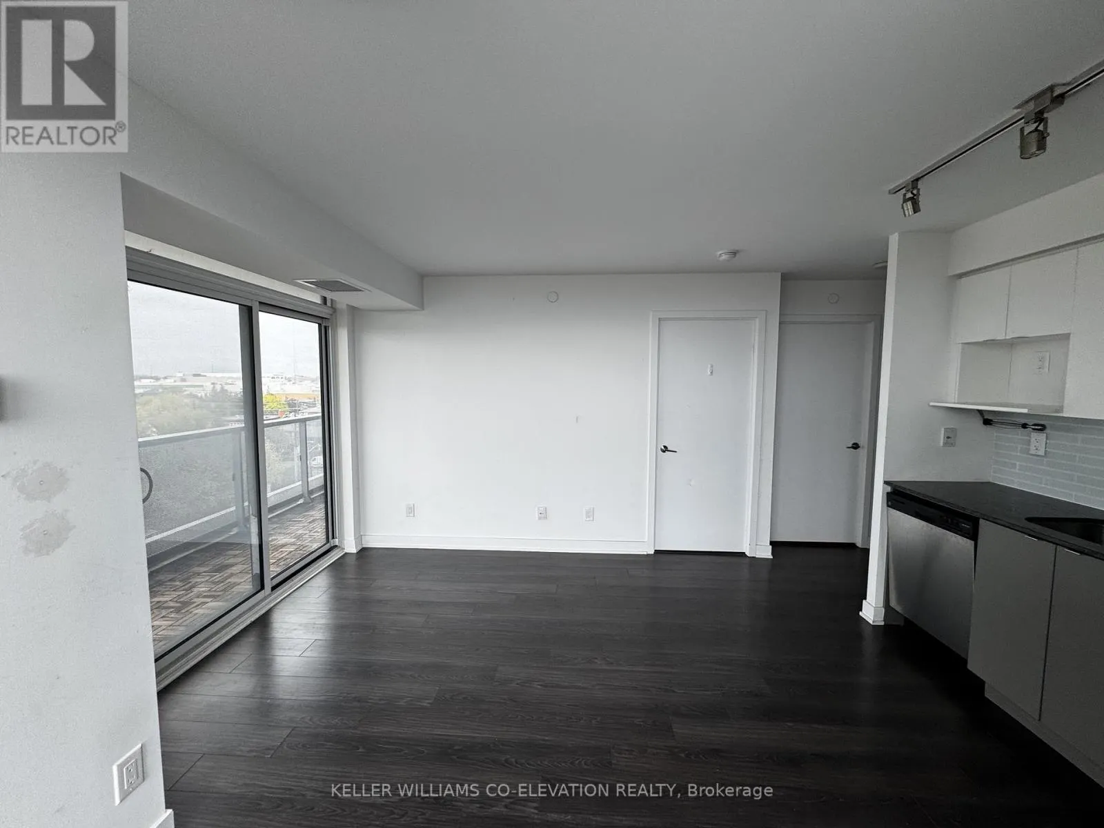 818 - 160 FLEMINGTON ROAD