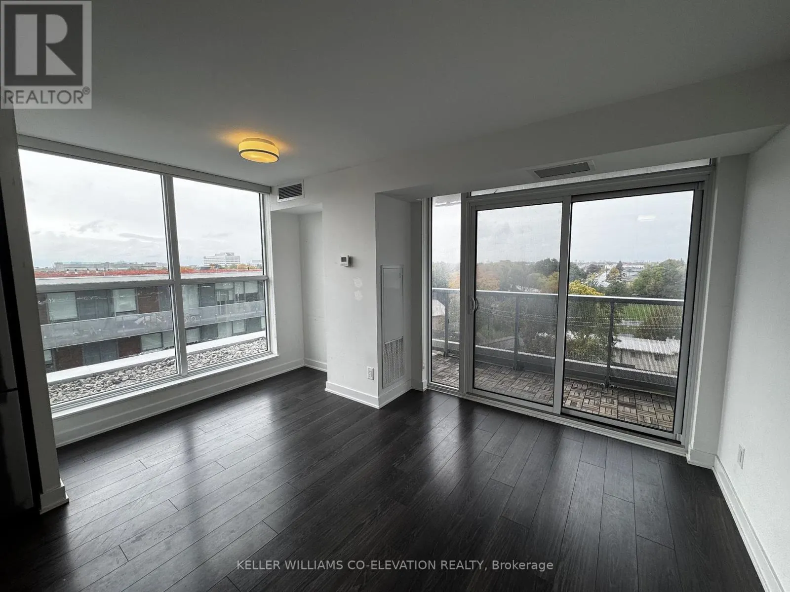 818 - 160 FLEMINGTON ROAD