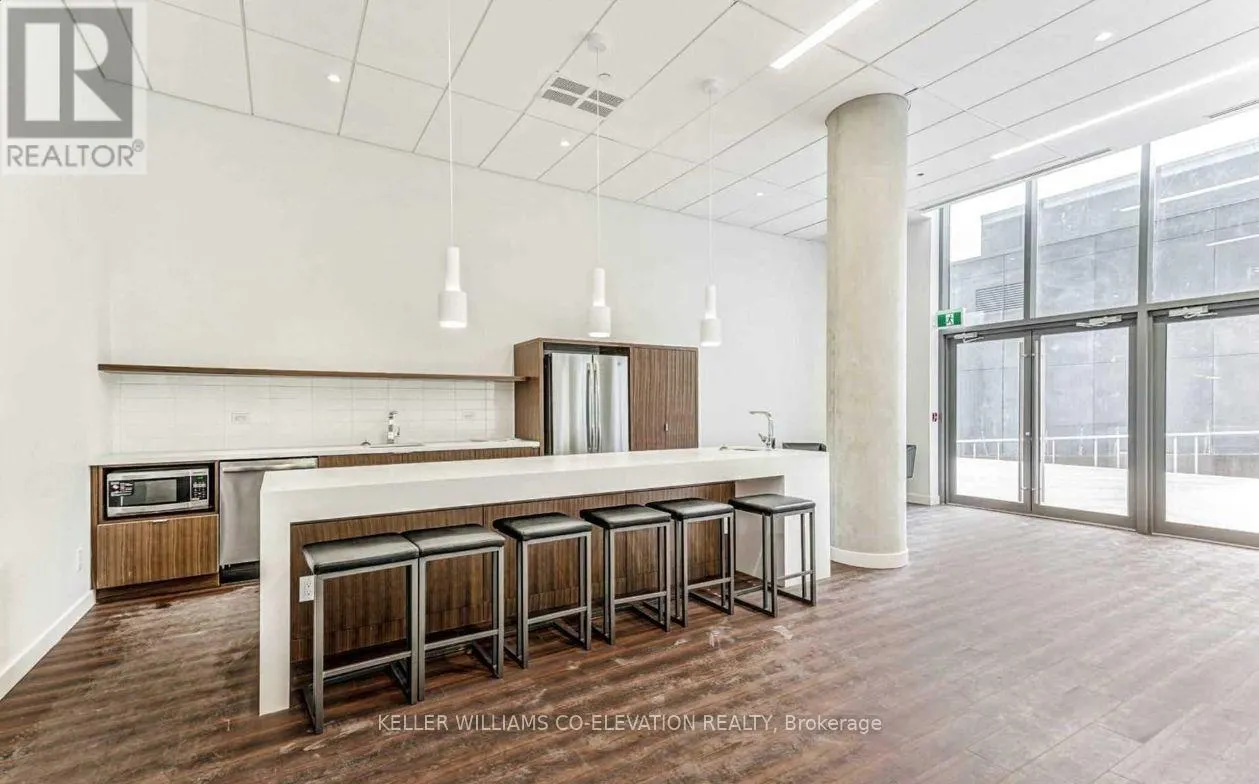 818 - 160 FLEMINGTON ROAD