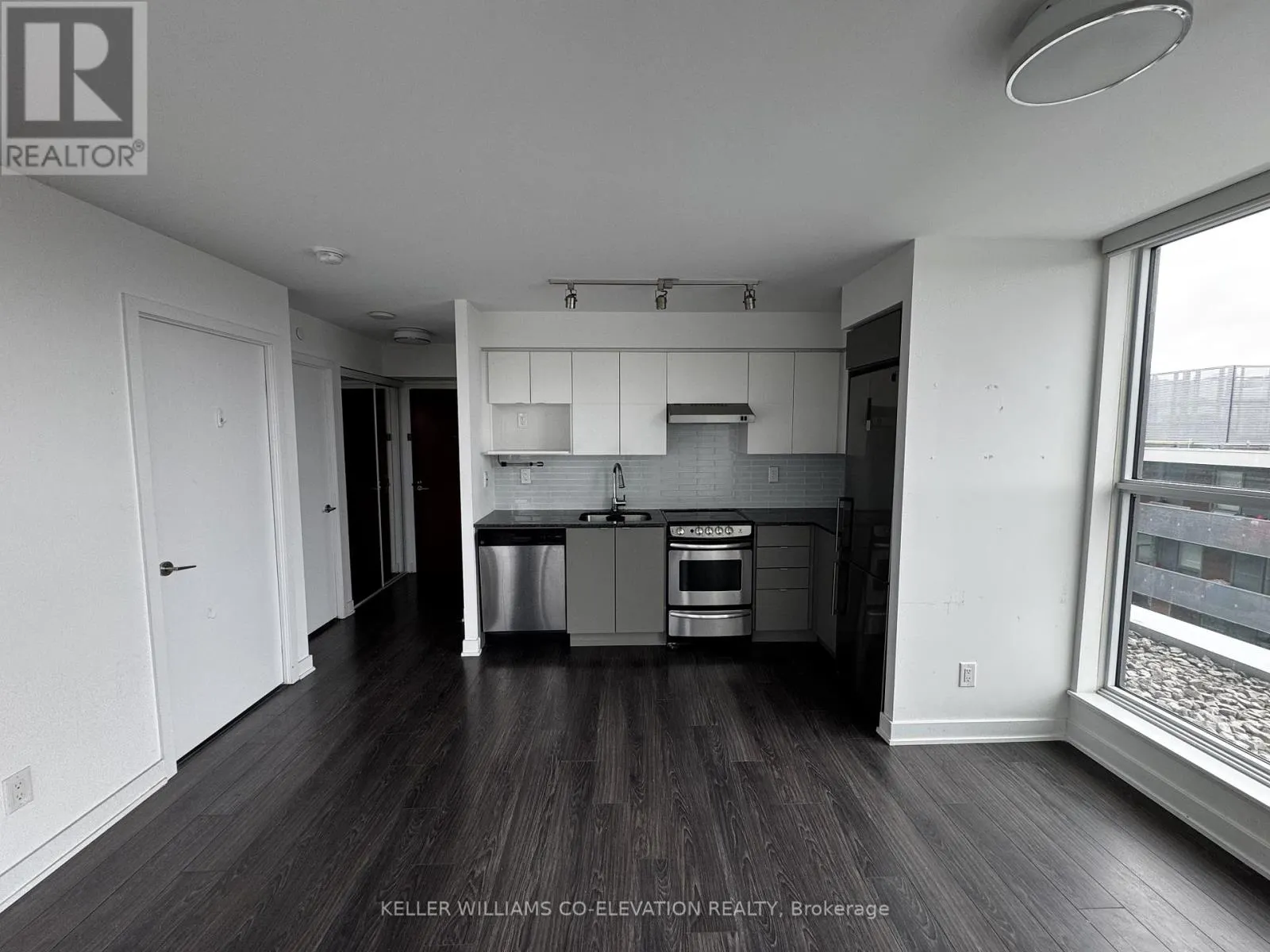 818 - 160 FLEMINGTON ROAD