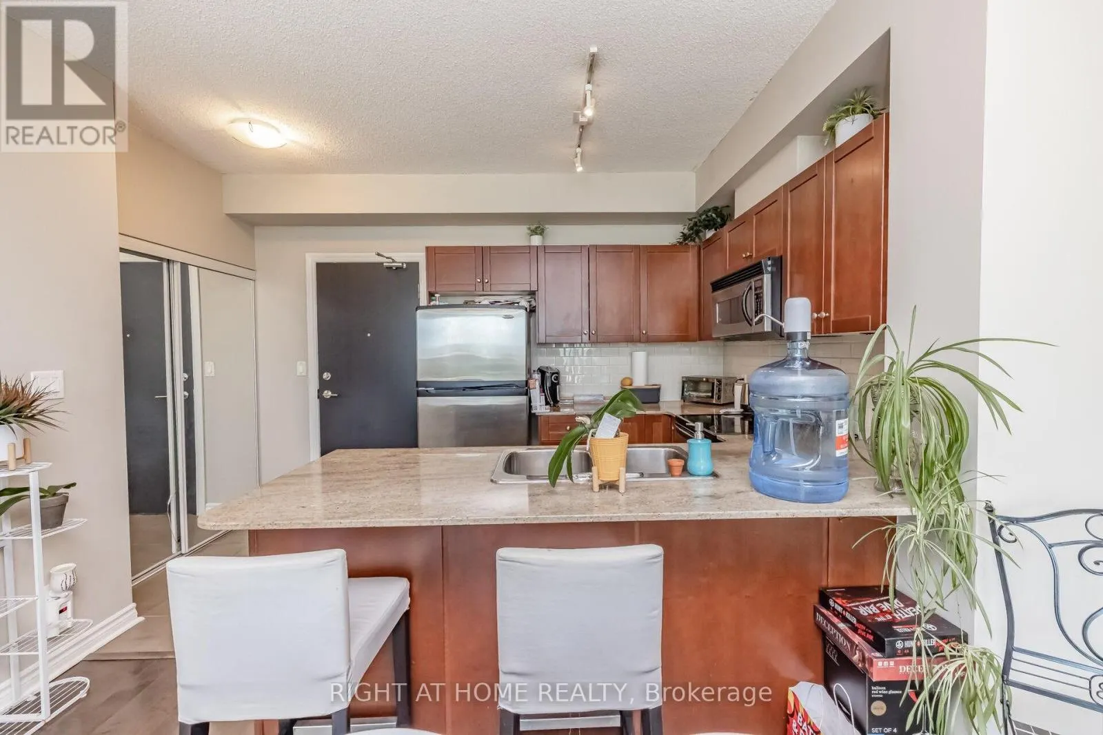 503 - 3504 HURONTARIO STREET