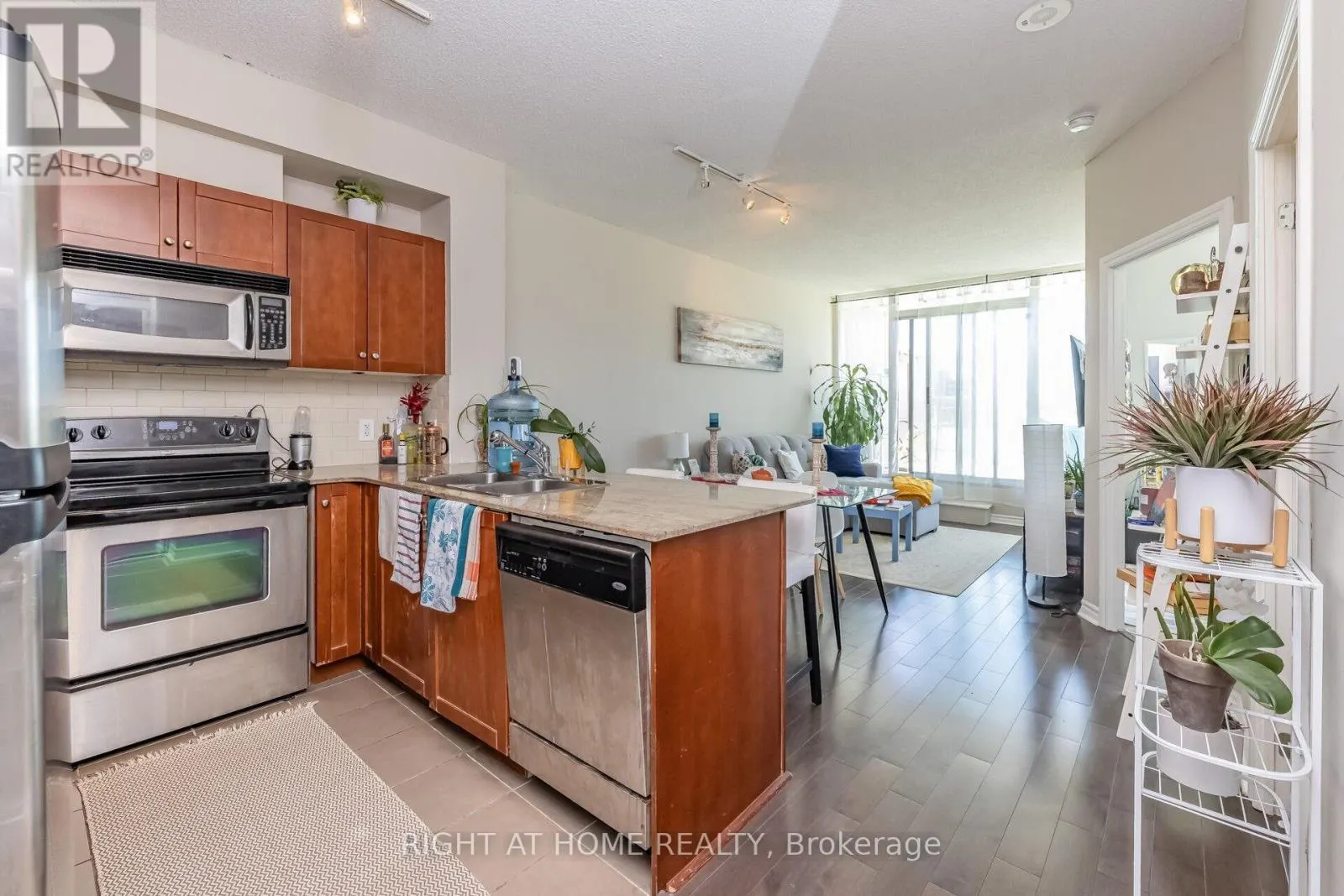 503 - 3504 HURONTARIO STREET