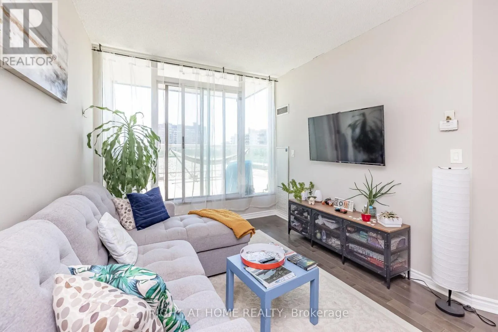 503 - 3504 HURONTARIO STREET