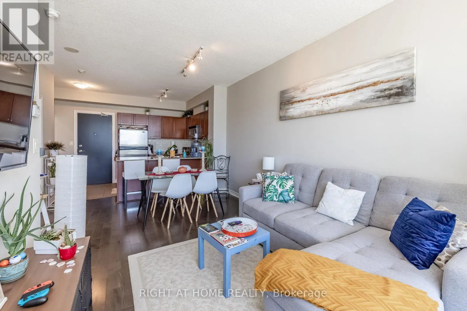 503 - 3504 HURONTARIO STREET