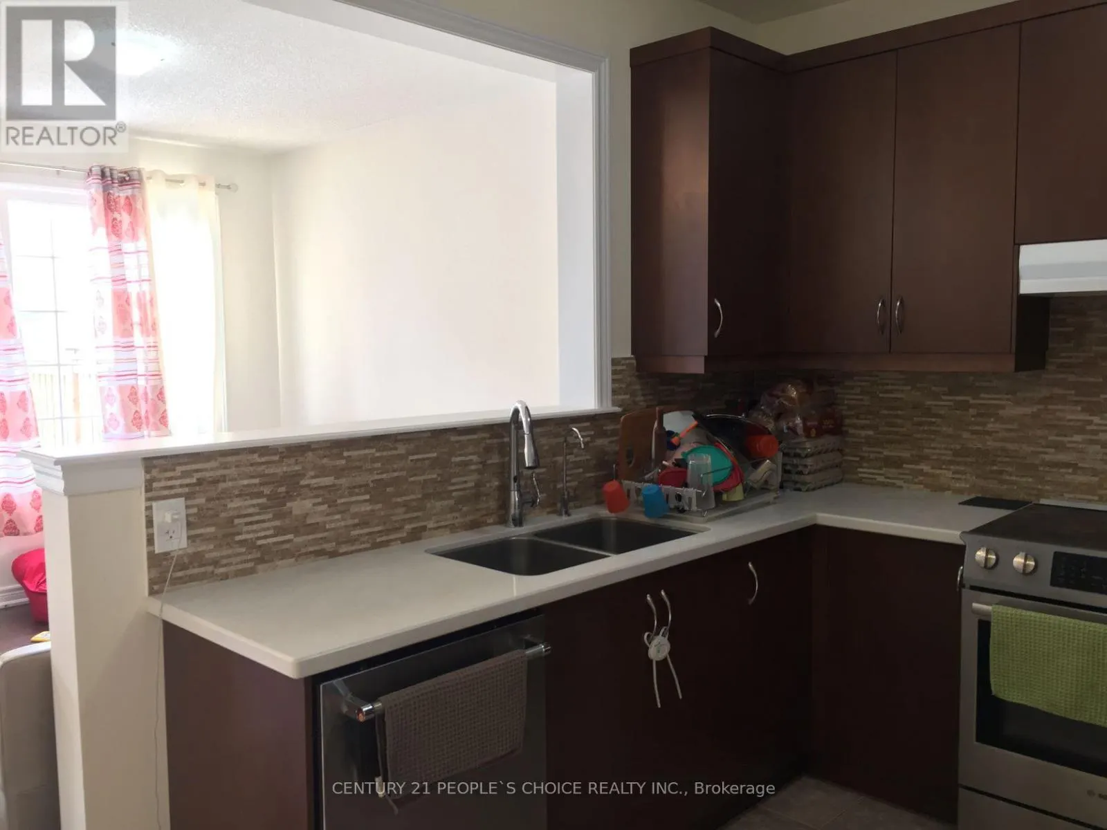 UPPER - 71 BUCHANAN CRESCENT