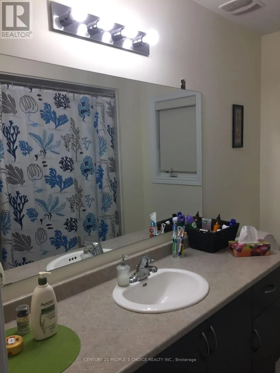 UPPER - 71 BUCHANAN CRESCENT