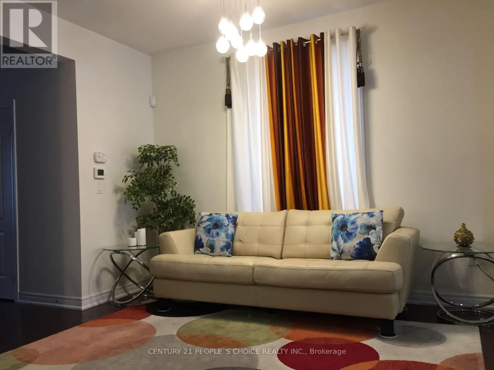 UPPER - 71 BUCHANAN CRESCENT