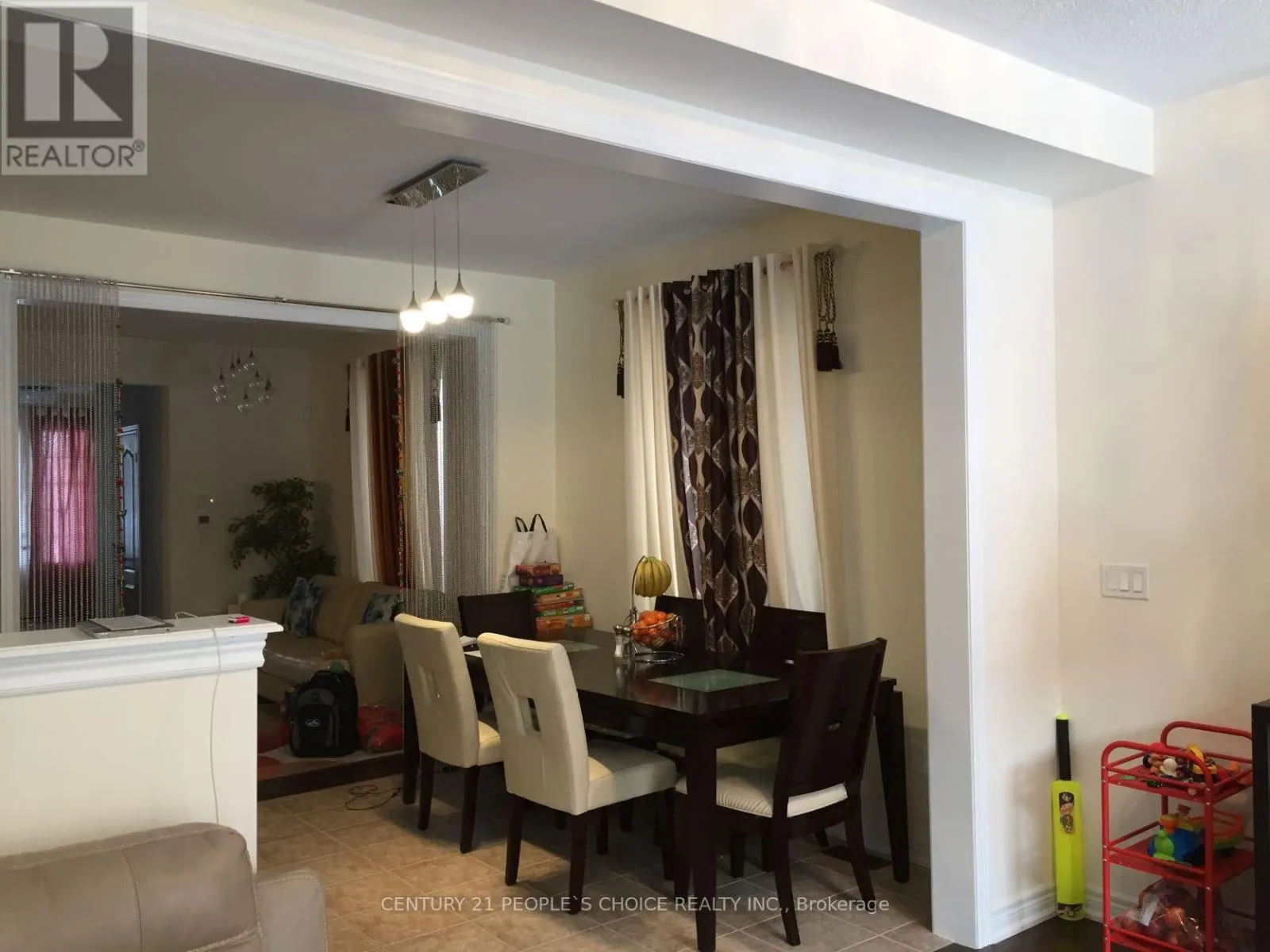 UPPER - 71 BUCHANAN CRESCENT