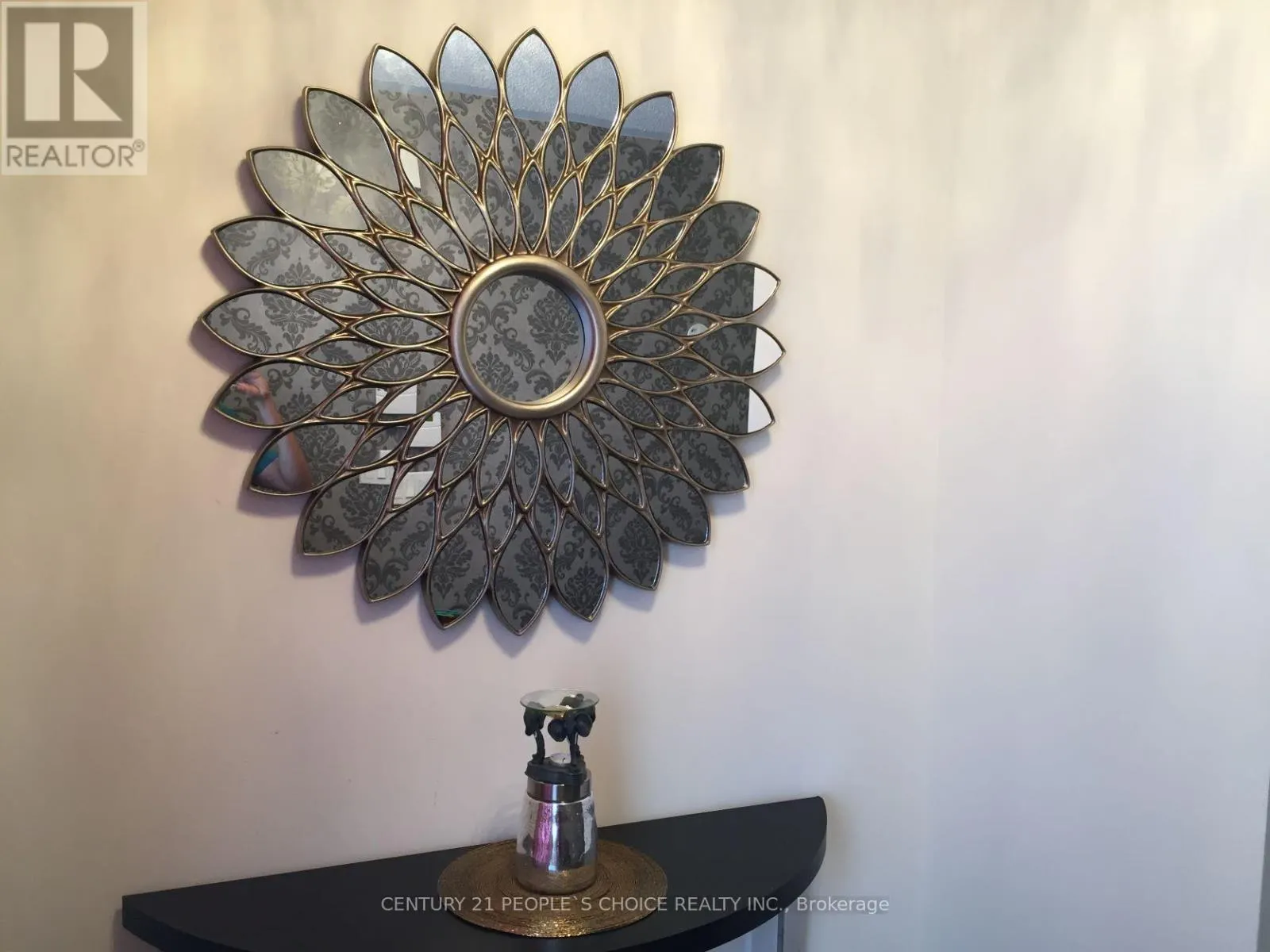 UPPER - 71 BUCHANAN CRESCENT