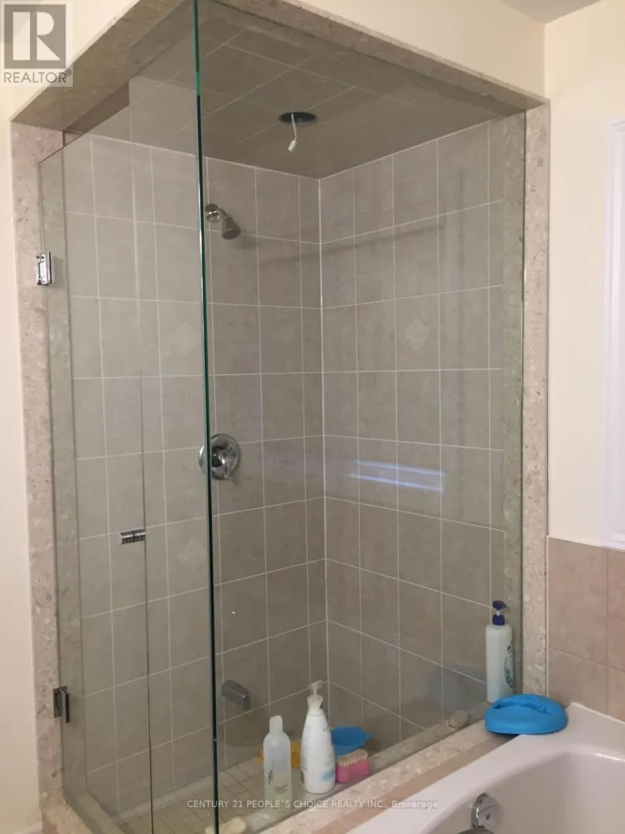 UPPER - 71 BUCHANAN CRESCENT