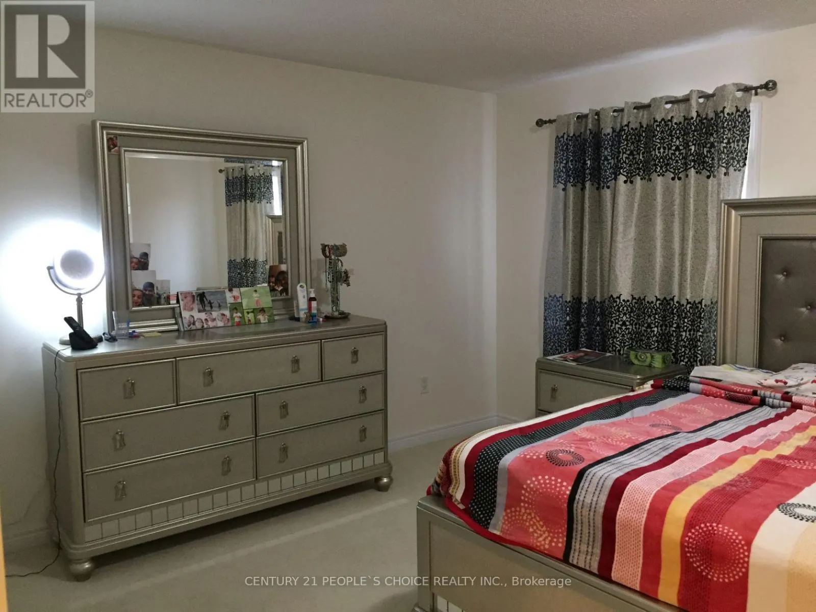 UPPER - 71 BUCHANAN CRESCENT