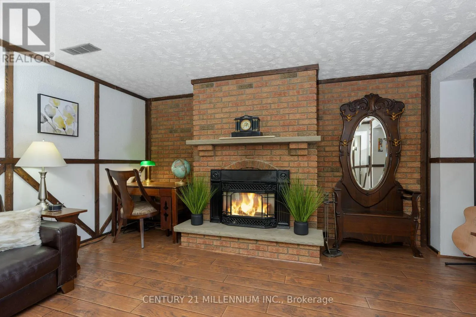 20 DUNBLAINE CRESCENT