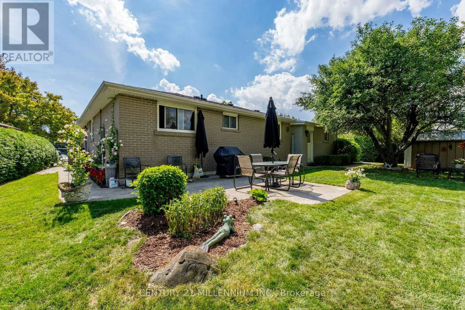 20 DUNBLAINE CRESCENT