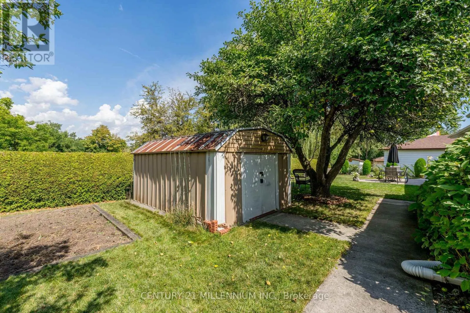 20 DUNBLAINE CRESCENT