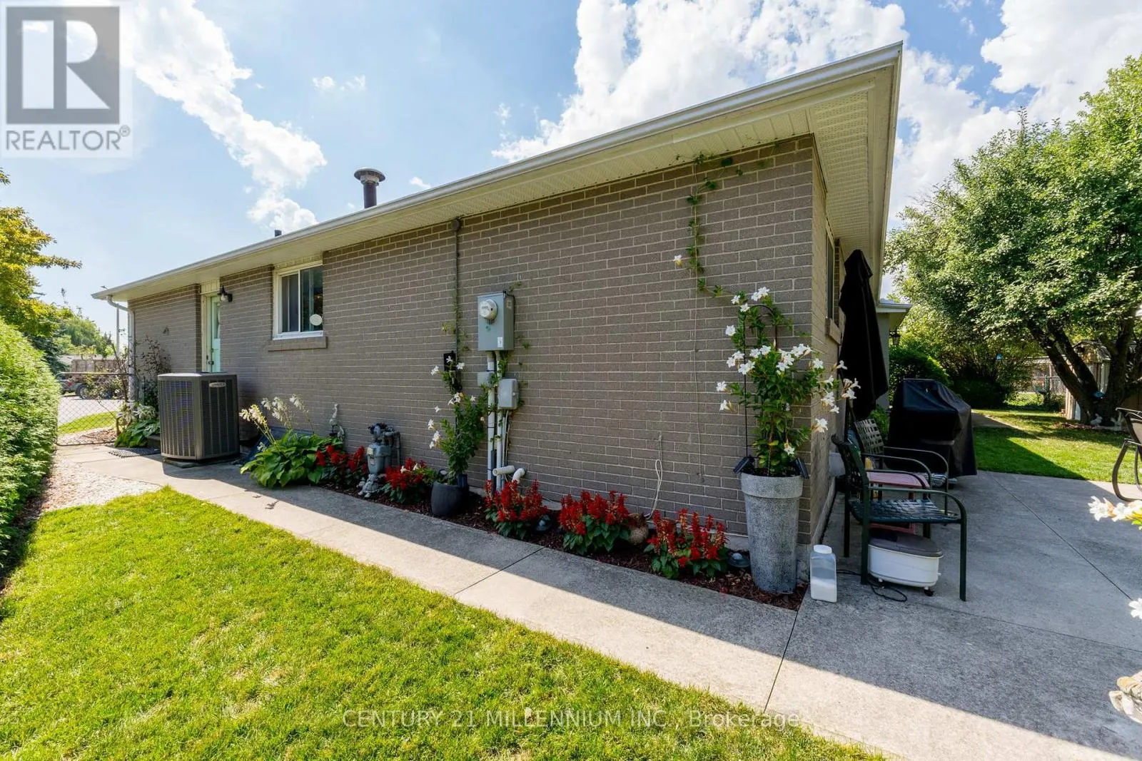 20 DUNBLAINE CRESCENT