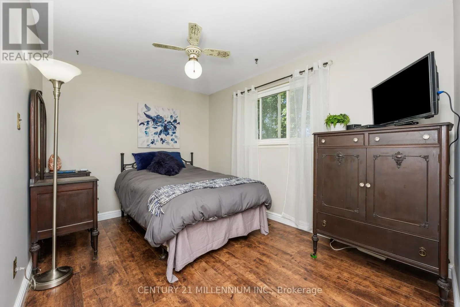 20 DUNBLAINE CRESCENT