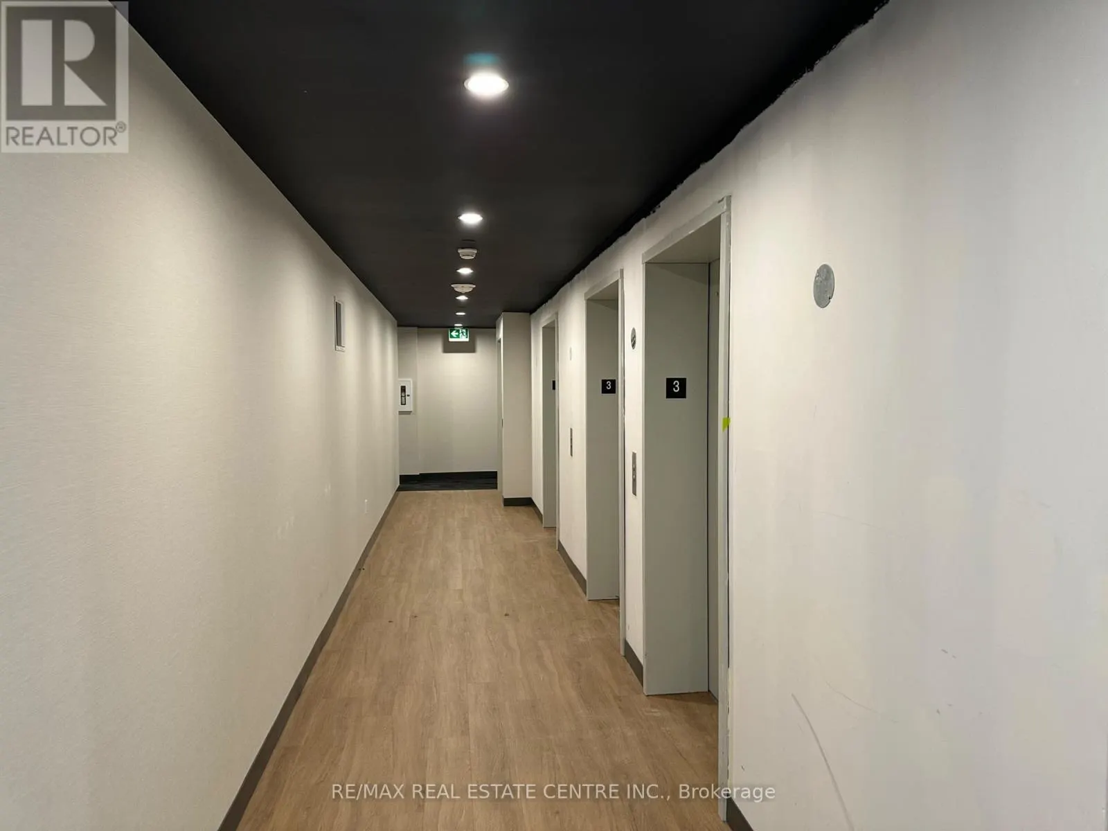 318 - 1037 THE QUEENSWAY