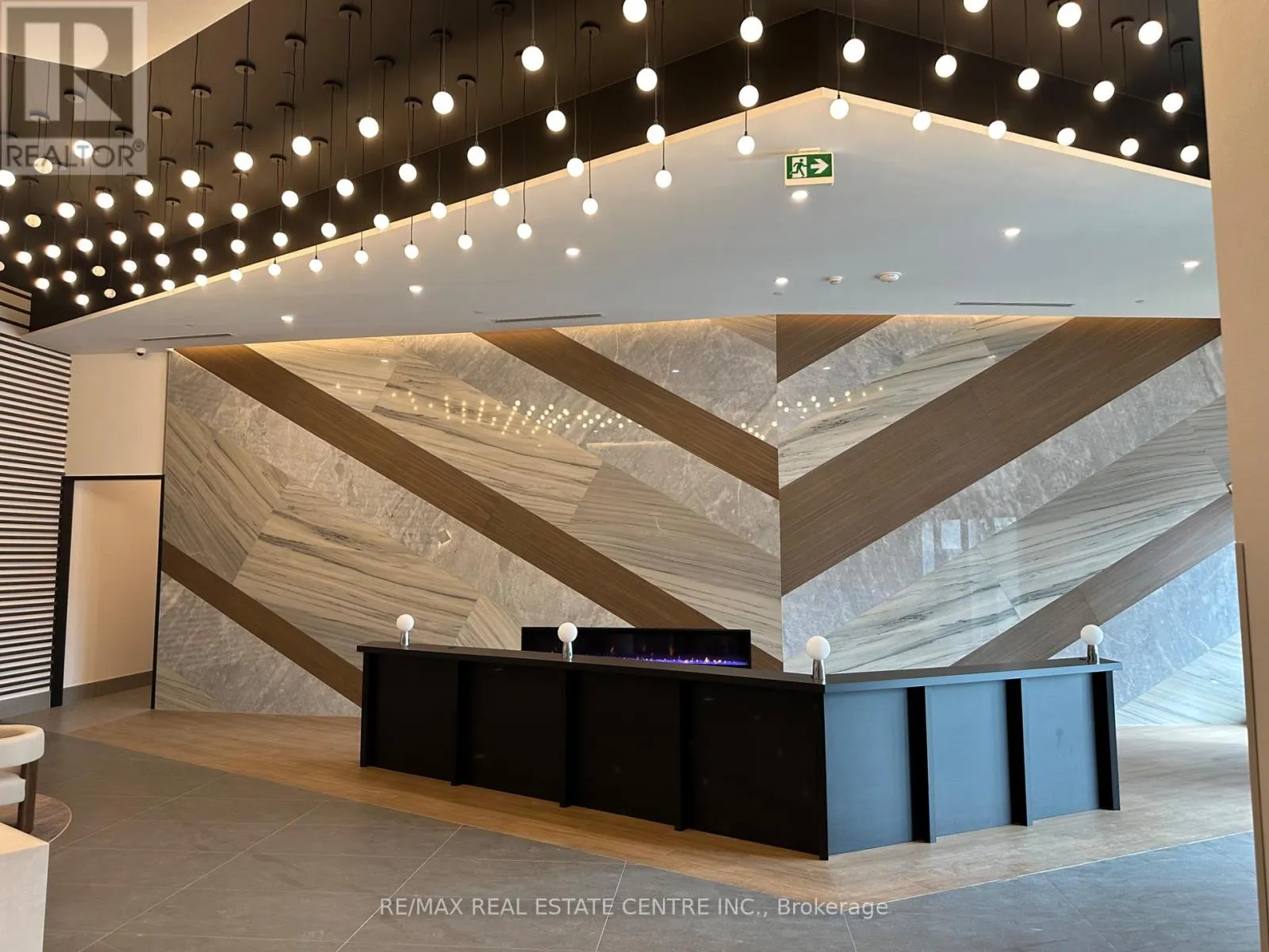 318 - 1037 THE QUEENSWAY