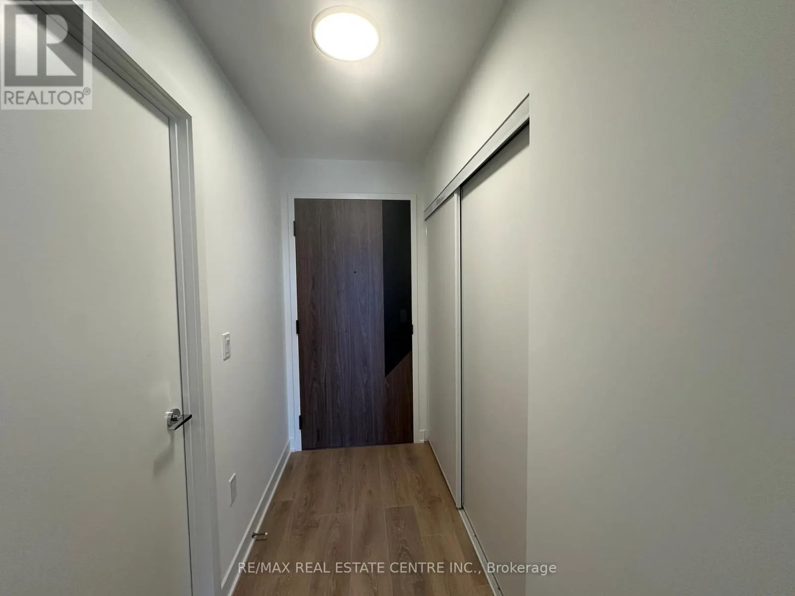 318 - 1037 THE QUEENSWAY