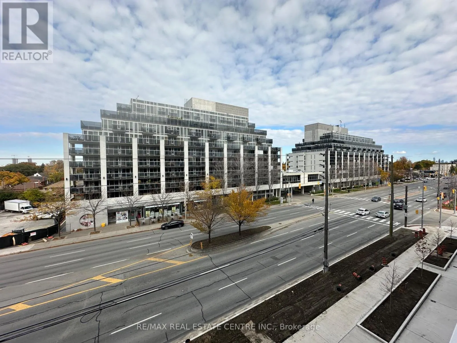 318 - 1037 THE QUEENSWAY