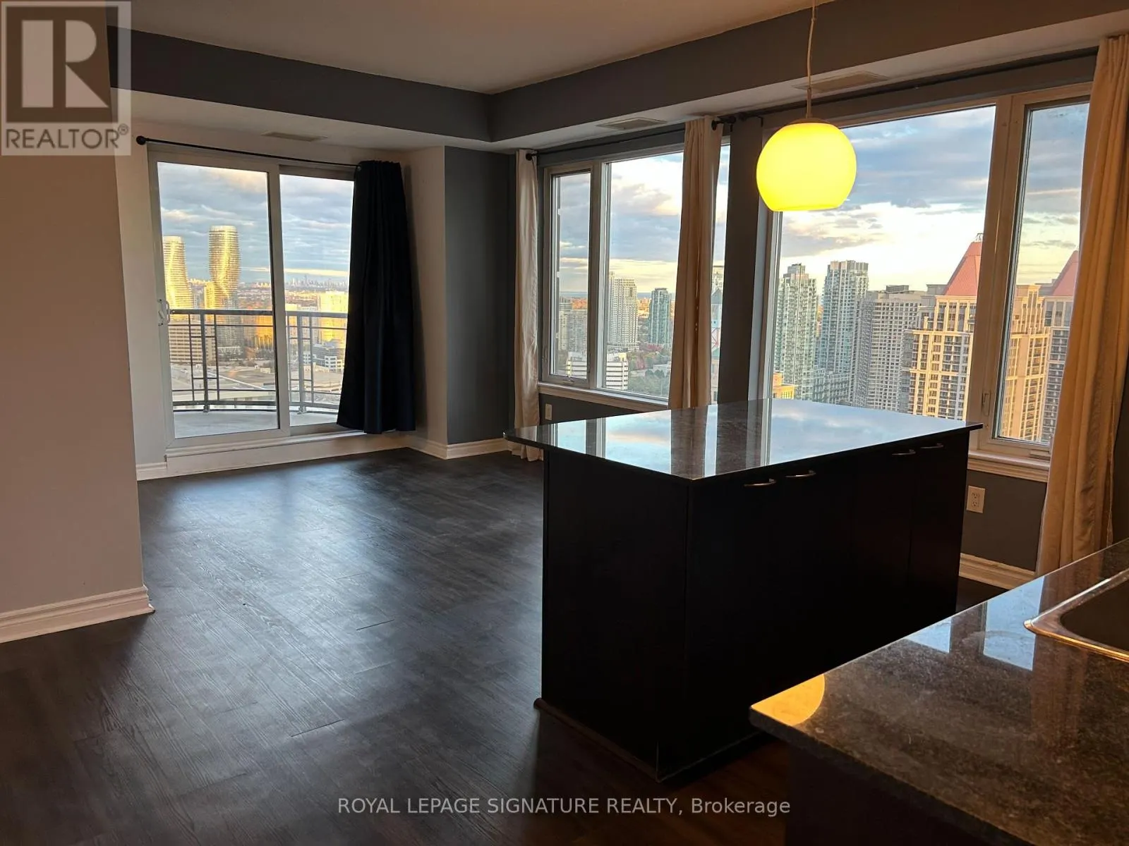 3005 - 385 PRINCE OF WALES DRIVE