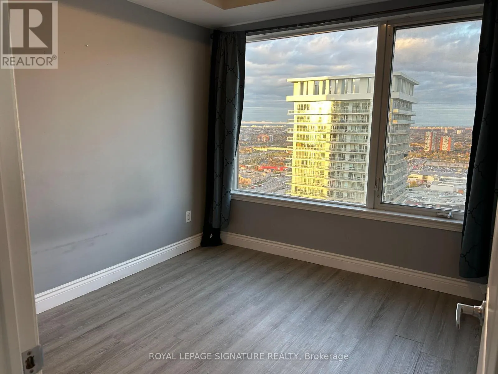 3005 - 385 PRINCE OF WALES DRIVE