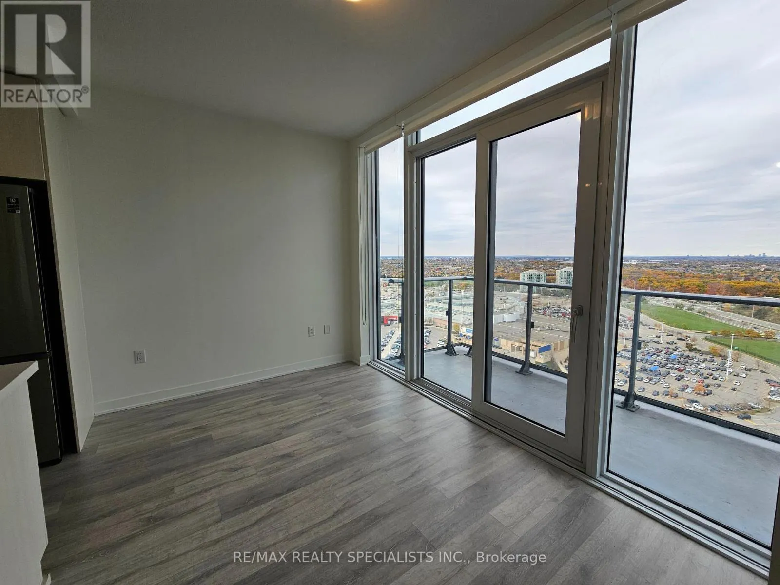 PH 2203 - 4655 METCALFE AVENUE