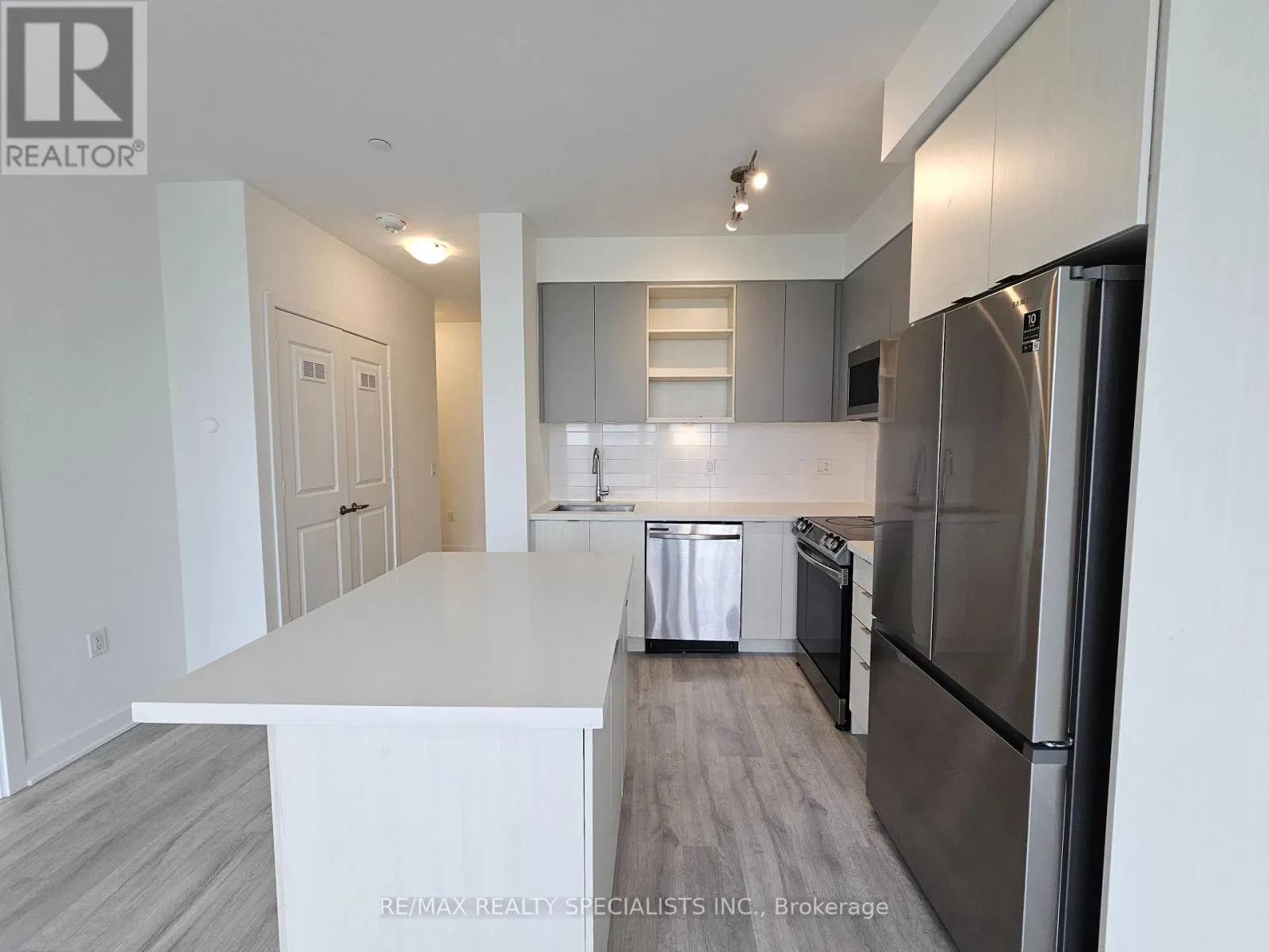 PH 2203 - 4655 METCALFE AVENUE