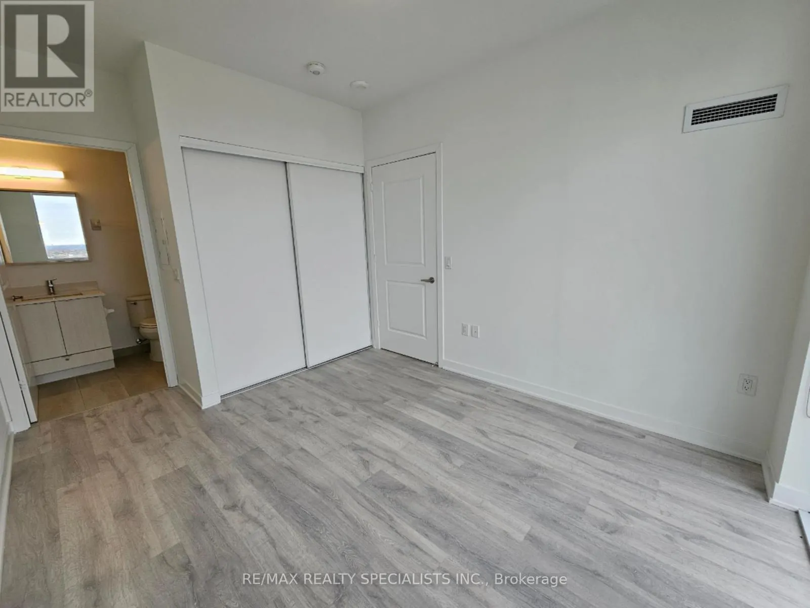 PH 2203 - 4655 METCALFE AVENUE