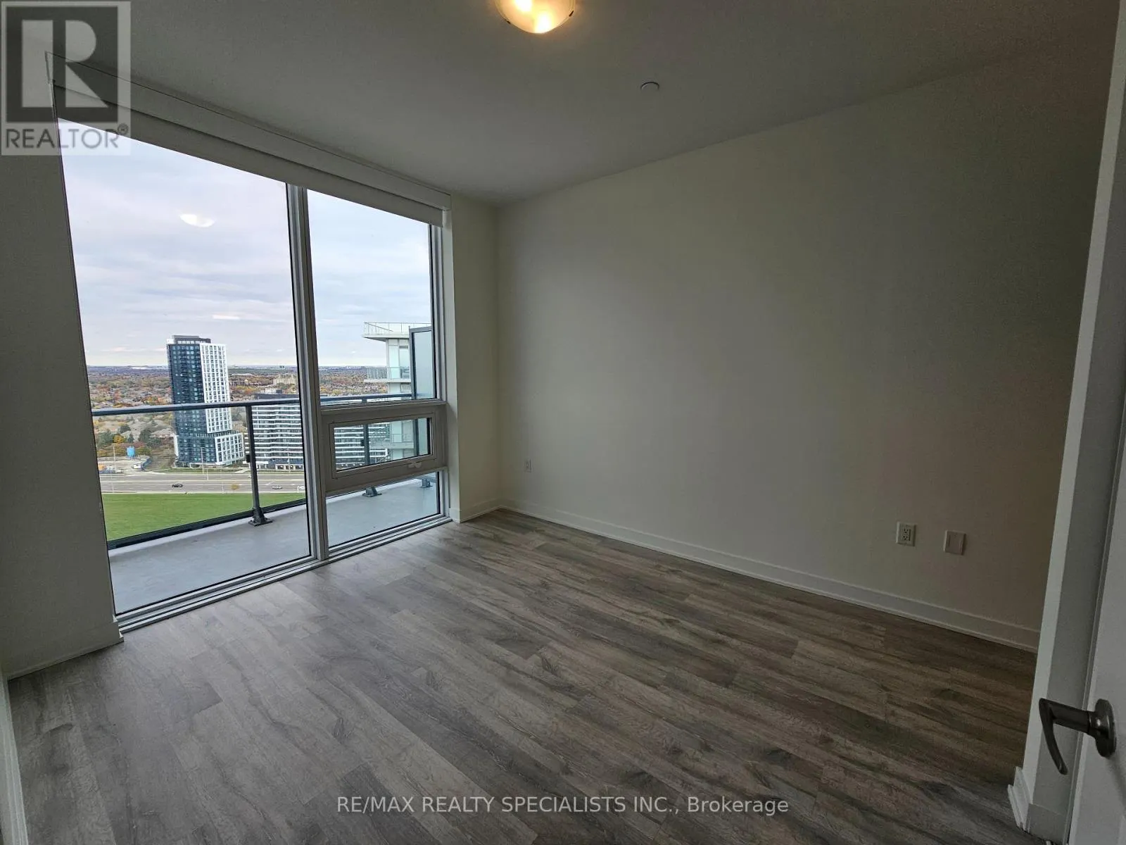 PH 2203 - 4655 METCALFE AVENUE