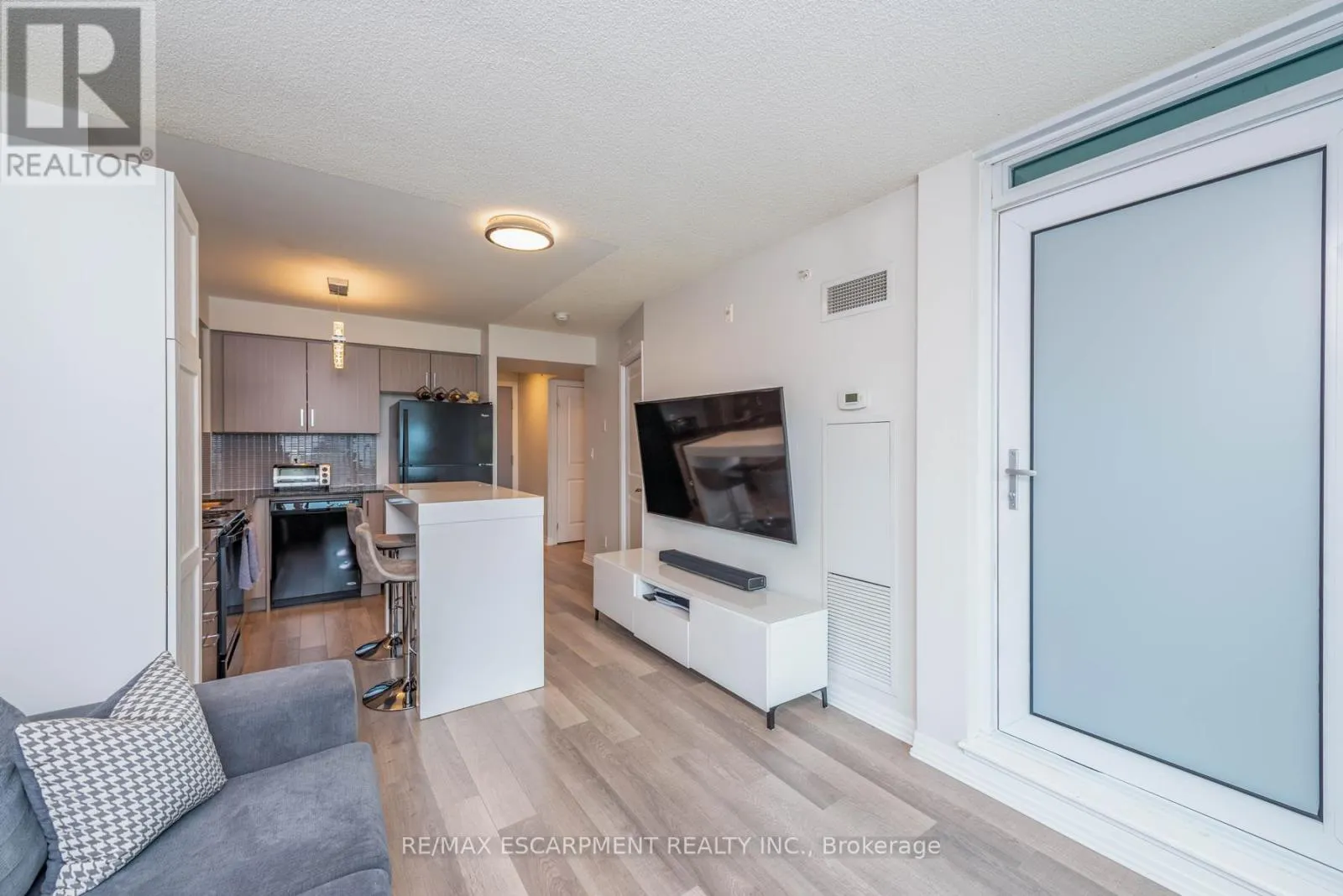 802 - 80 ESTHER LORRIE DRIVE