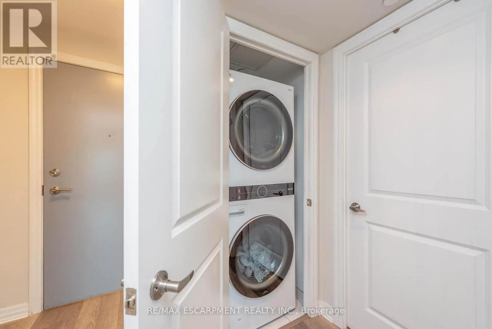 802 - 80 ESTHER LORRIE DRIVE