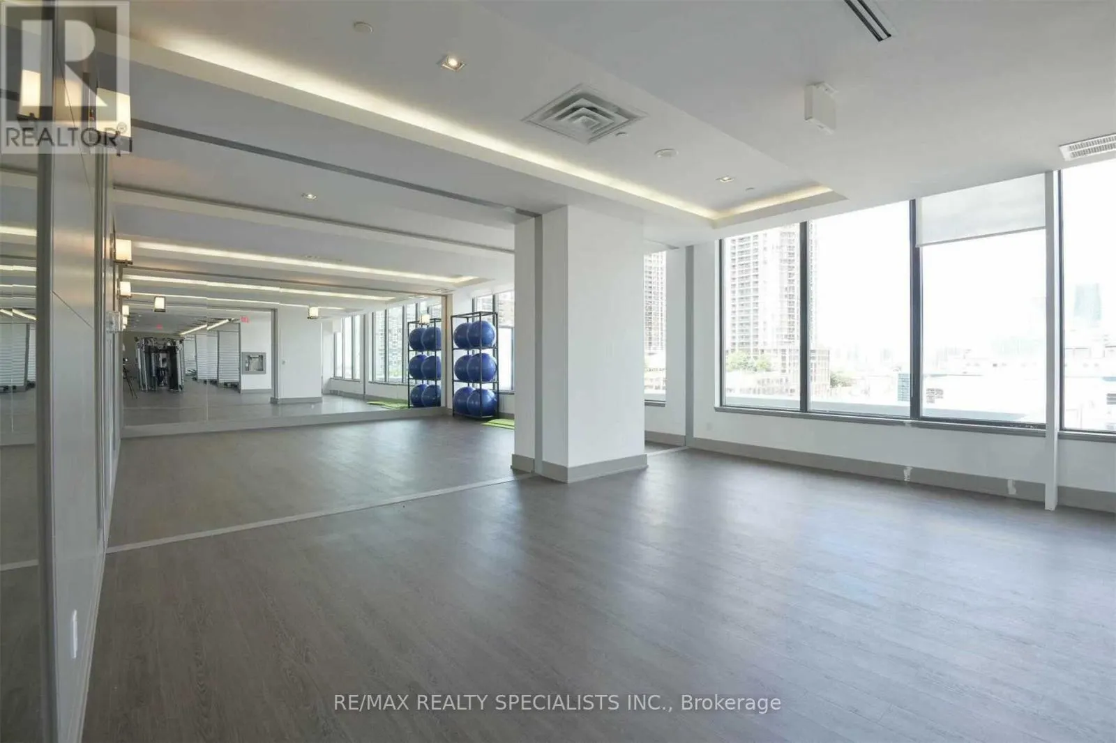 402 - 4011 BRICKSTONE MEWS